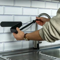 Porte-rouleau de papier essuie-tout aimanté